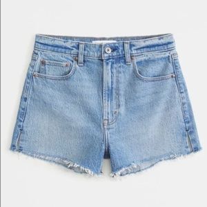 NWT - Abercrombie & Fitch The Mom Short Mid Rise